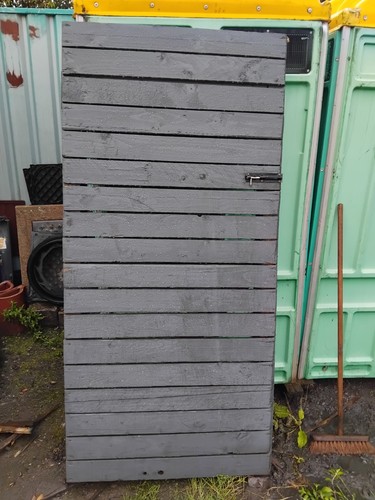 Side gate with - gate, hinges